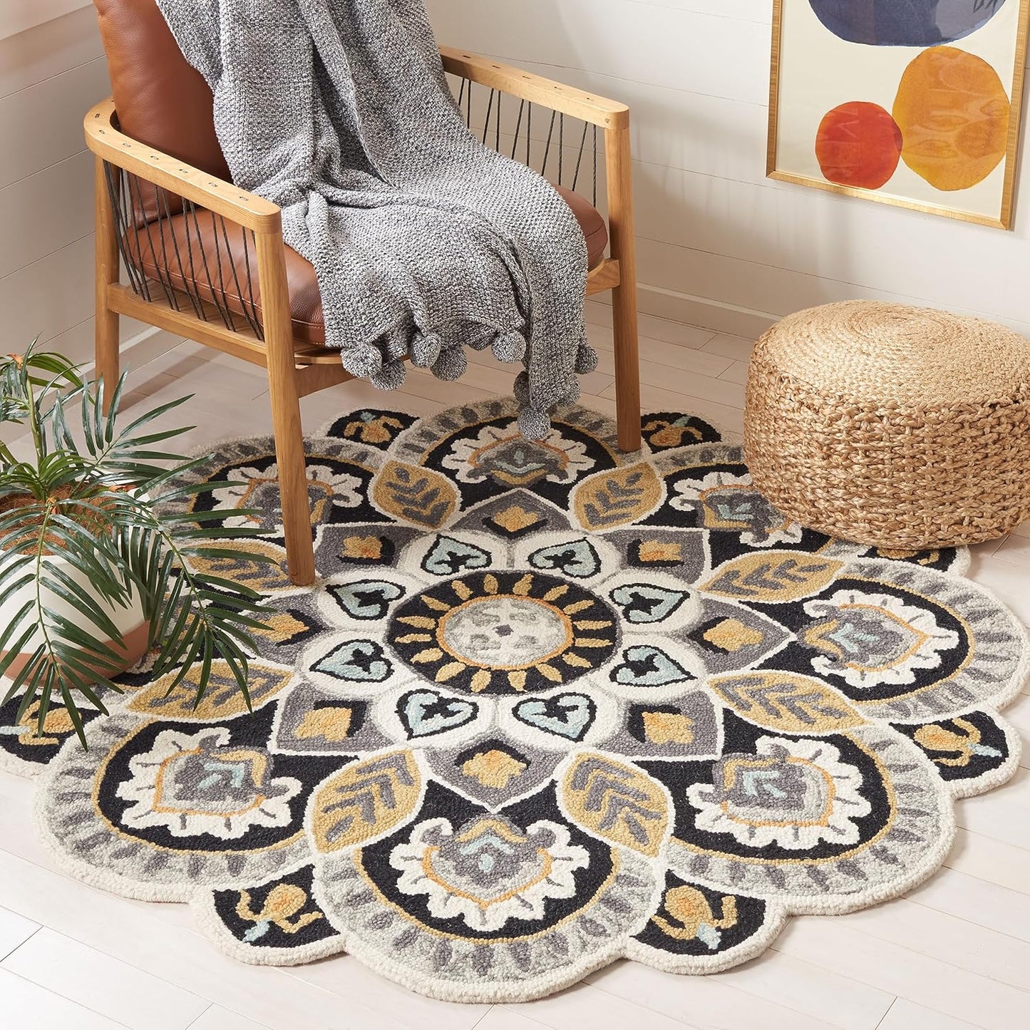 SAFAVIEH Novelty Collection Area Rug - 9' Round, Red & Taupe, Handmade Boho Floral Rustic Country Wool, Ideal for High Traffic Areas in Living Room, Bedroom (NOV604Q)
