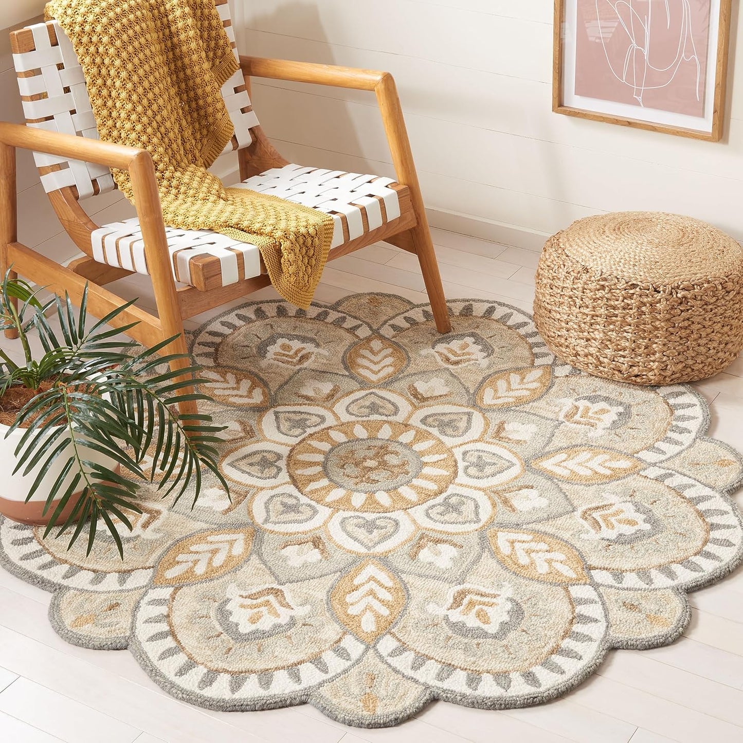 SAFAVIEH Novelty Collection Area Rug - 9' Round, Red & Taupe, Handmade Boho Floral Rustic Country Wool, Ideal for High Traffic Areas in Living Room, Bedroom (NOV604Q)