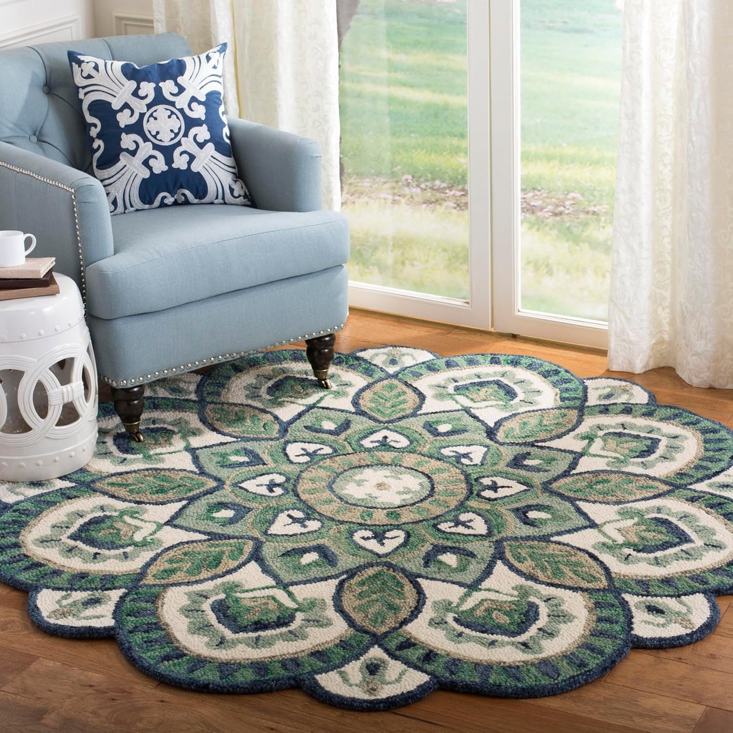 SAFAVIEH Novelty Collection Area Rug - 9' Round, Red & Taupe, Handmade Boho Floral Rustic Country Wool, Ideal for High Traffic Areas in Living Room, Bedroom (NOV604Q)